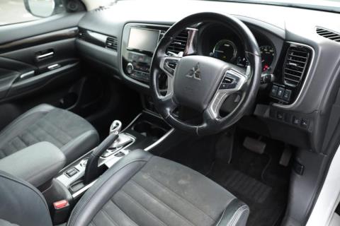 2016 Mitsubishi Outlander - Thumbnail